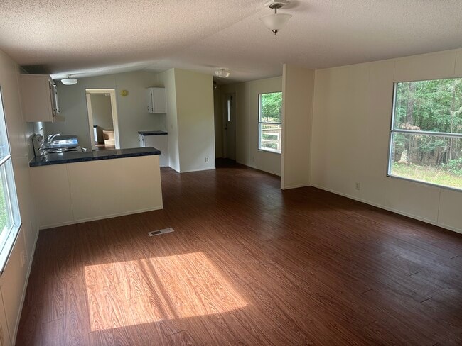 Building Photo - 153 Baywood Trail