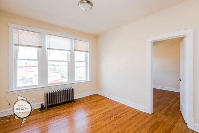 Building Photo - Rehabbed Units in Cicero!