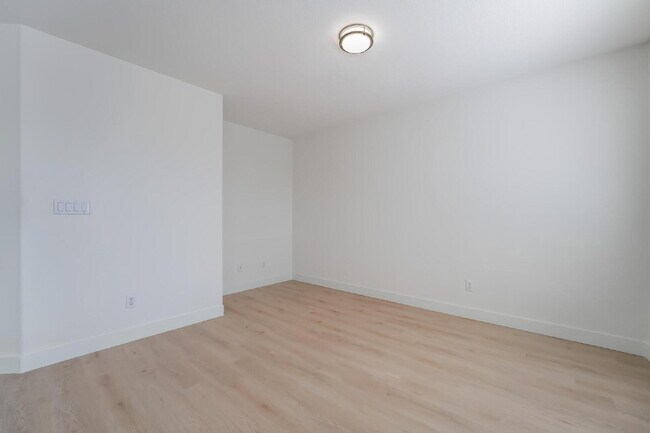 Building Photo - 3 bedroom, 2.5 bathroom, Summerlin Home, Low Maintenance Yard