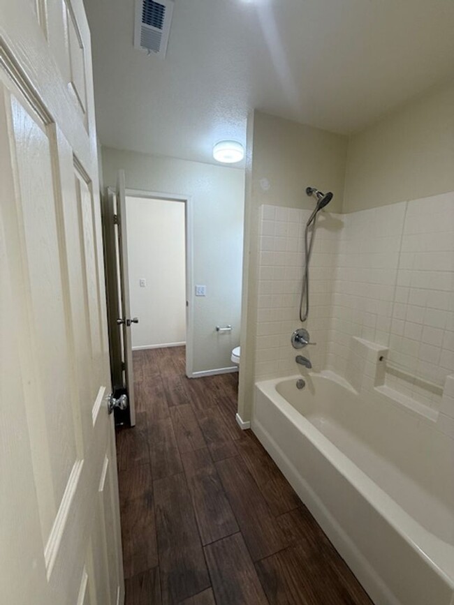 Building Photo - Beautiful Home located in Sunbow