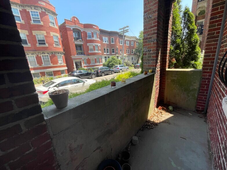 Building Photo - 52 Strathmore Rd