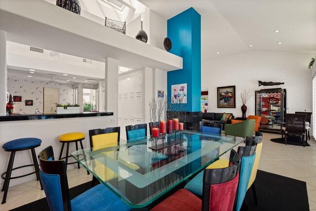 Building Photo - 75395 Riviera Dr