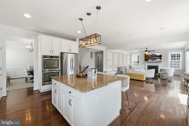 Building Photo - 6526 Wayside Pl