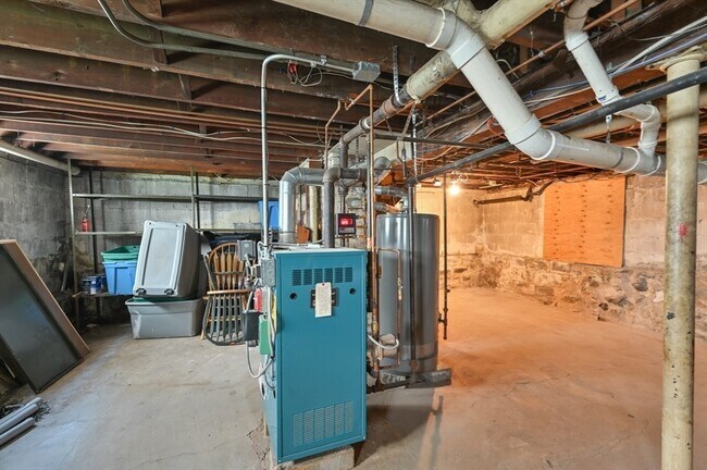 Building Photo - 76 Windsor Rd