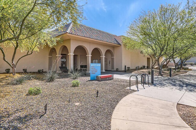 Building Photo - 12535 W Skyview Dr