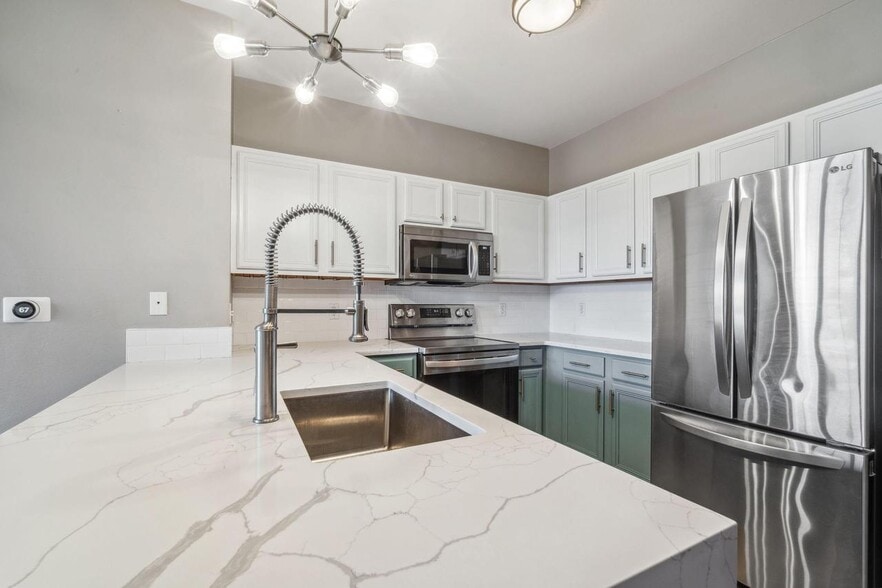 Building Photo - 4110 S Lake Dr