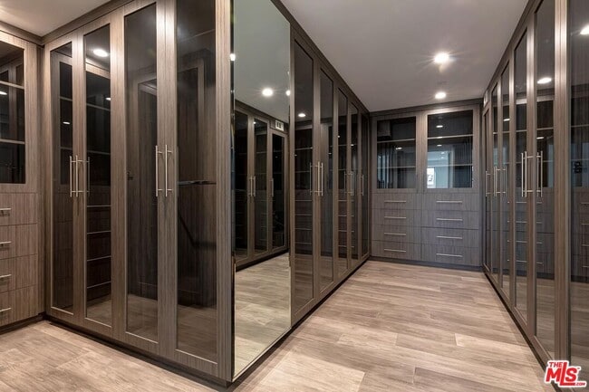 Building Photo - 312 S Palm Dr