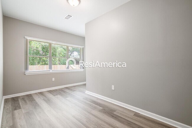 Building Photo - Beautiful Midtown Bungalow- Fully Updated!