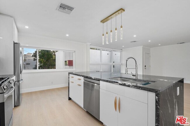 Building Photo - 1223 23rd St