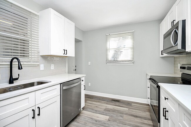 Building Photo - 2921 Ravencroft Dr