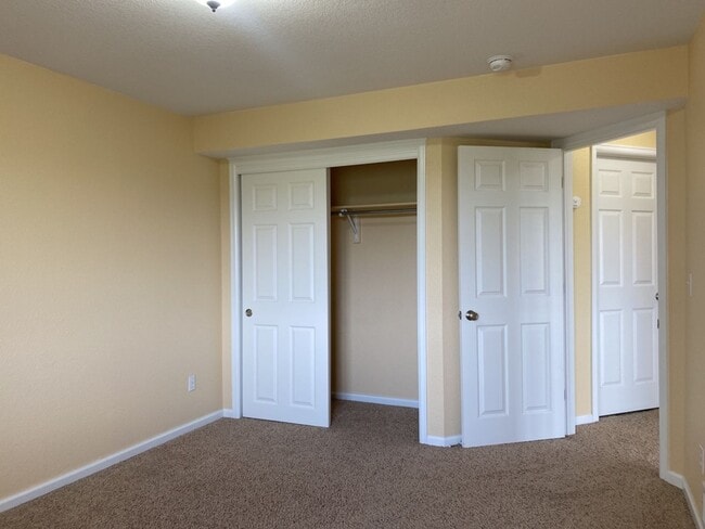 Building Photo - 5742 Crestwood Dr