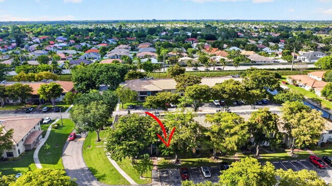 Building Photo - 9810 Pineapple Tree Dr