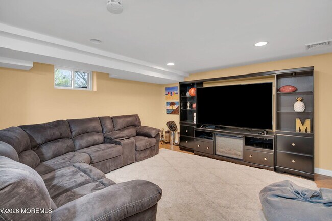Building Photo - 55 S Lake Dr