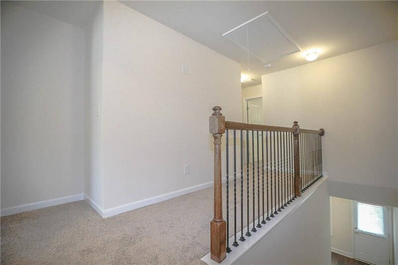 Building Photo - 327 Cashes Ct