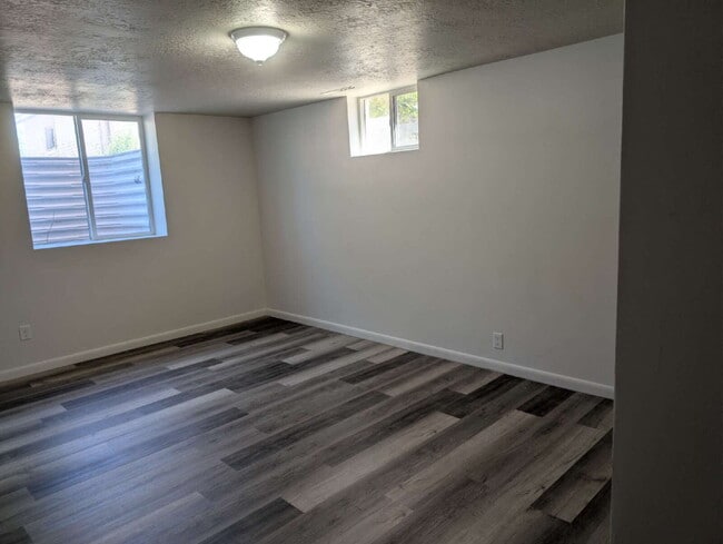 Building Photo - $500 OFF FIRST MONTH Rent 3 Bedroom Basement Apartment | All Utilities & Internet Included | Near...