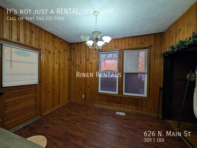 Building Photo - 626 N Main St