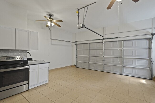 Building Photo - Come Home Smiling to This Beautiful 3-Bed, 3-Bath in Port Wentworth!