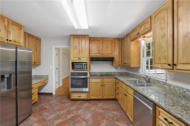 Building Photo - 2063 Six Branches Dr