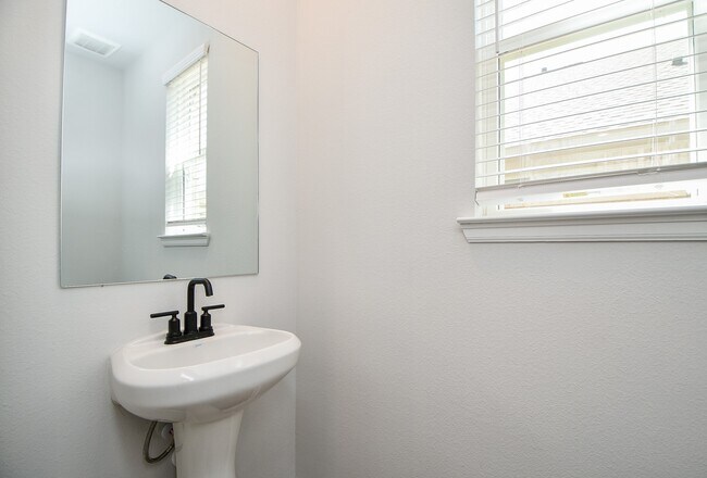 Building Photo - 12931 California Palm Ct
