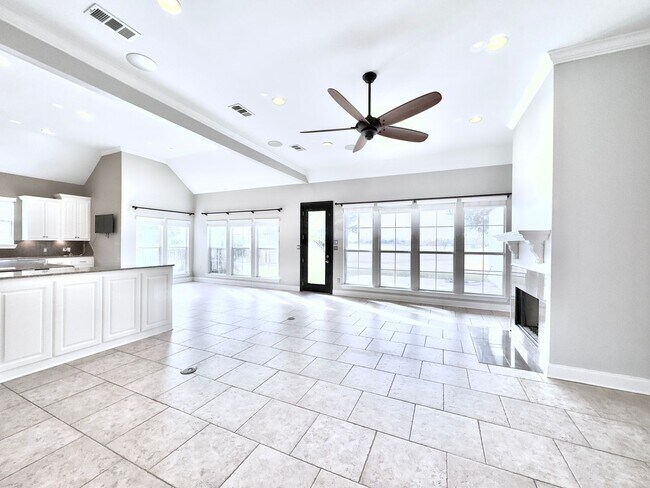 Building Photo - Luxury 4BR/3BA Home on Golf Course in Pelican Point – Resort-Style Living!