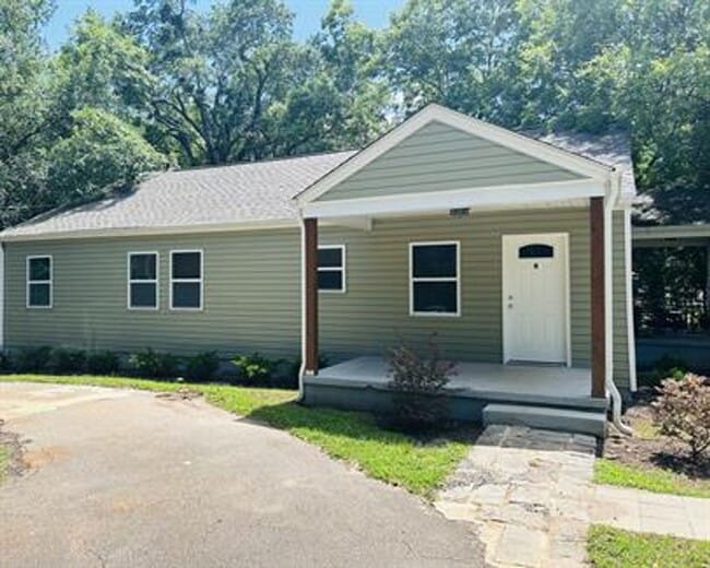 Building Photo - 2/1 Available Now Conveniently Located In ...