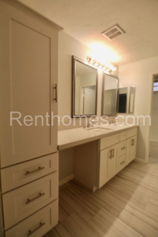 Building Photo - 2522 Clairemont Dr