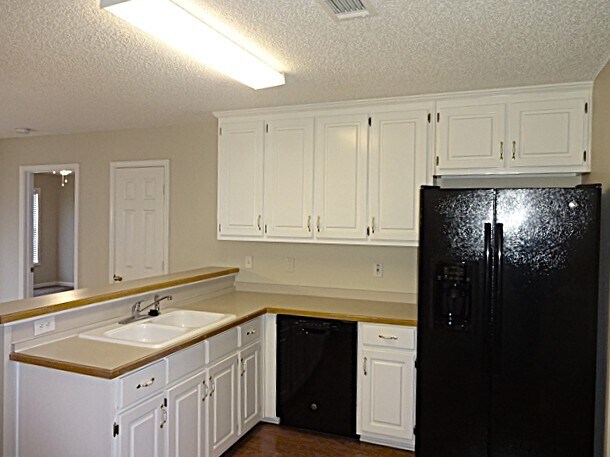 Building Photo - 811 Karie Dr