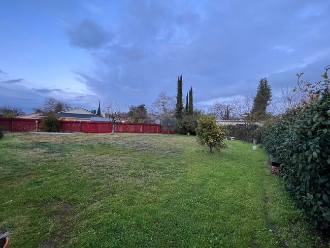 Building Photo - 3b/2ba. Family home with large Backyard