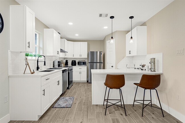 Building Photo - 4802 Hickorygate Dr