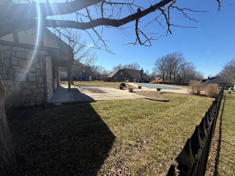 Building Photo - 1011 NW Porter Ct