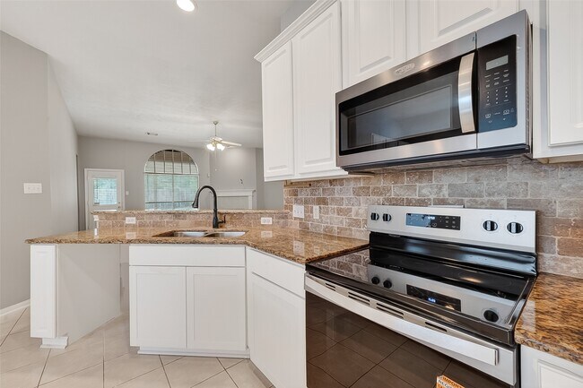 Building Photo - 23719 River Pl Dr