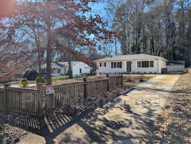 Building Photo - 1952 Wellbourne Dr NE
