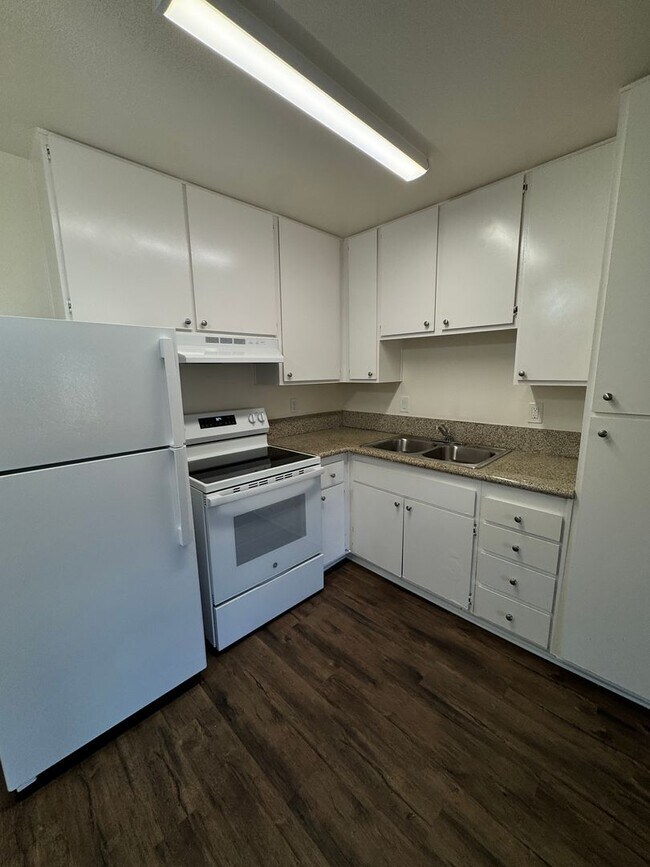 Building Photo - 1 Bedroom, 1 Bath - 55+ Senior Living Community