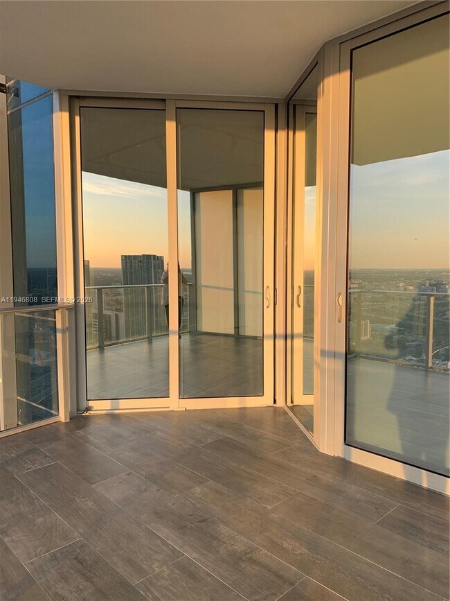 Building Photo - 851 NE 1st Ave