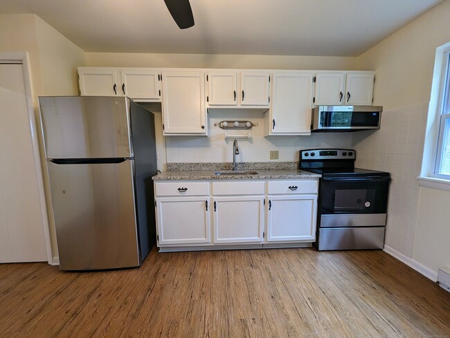 Building Photo - 101 Belair Dr