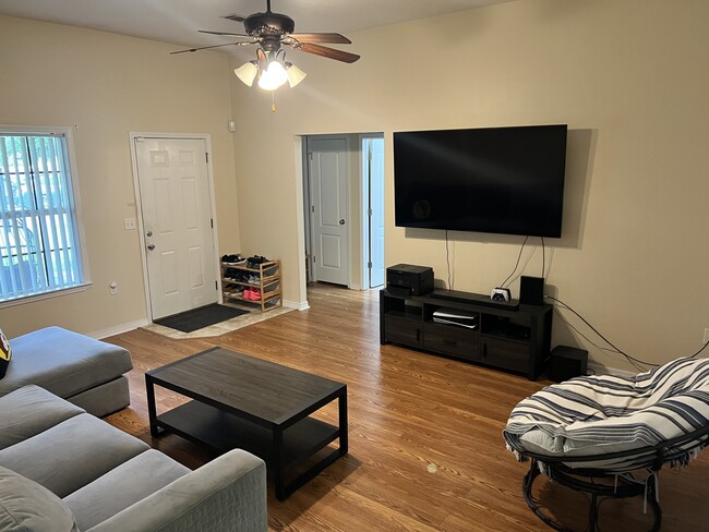 Building Photo - 1207 Chimera Ln