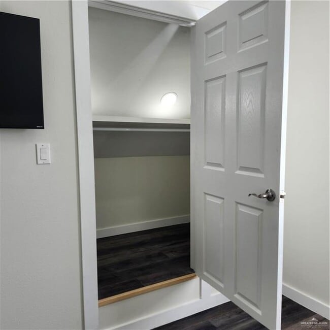 Building Photo - 2914 Chateau St