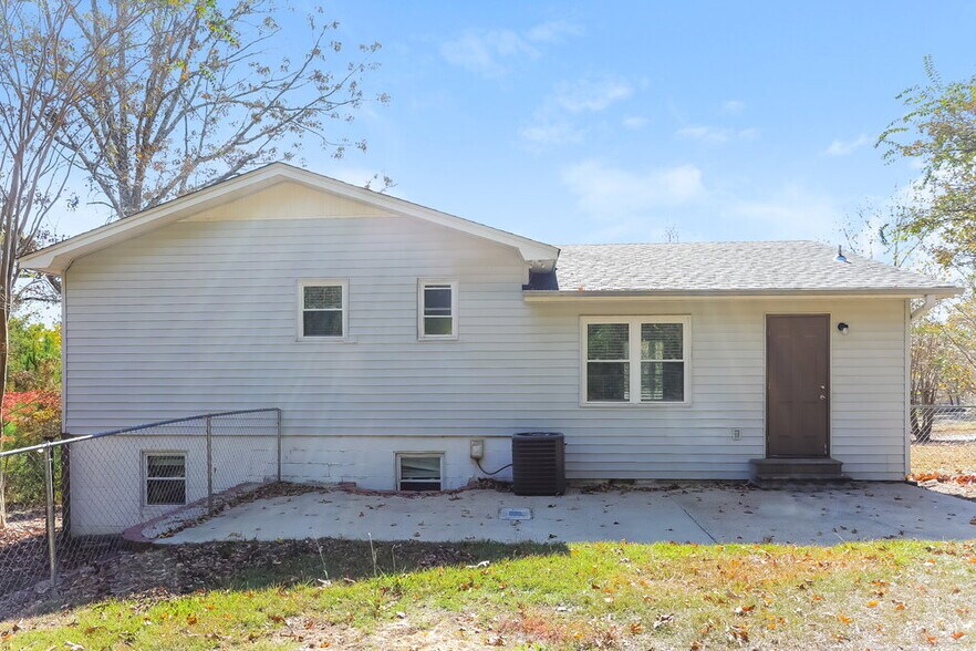 Building Photo - 5112 Rick Dr