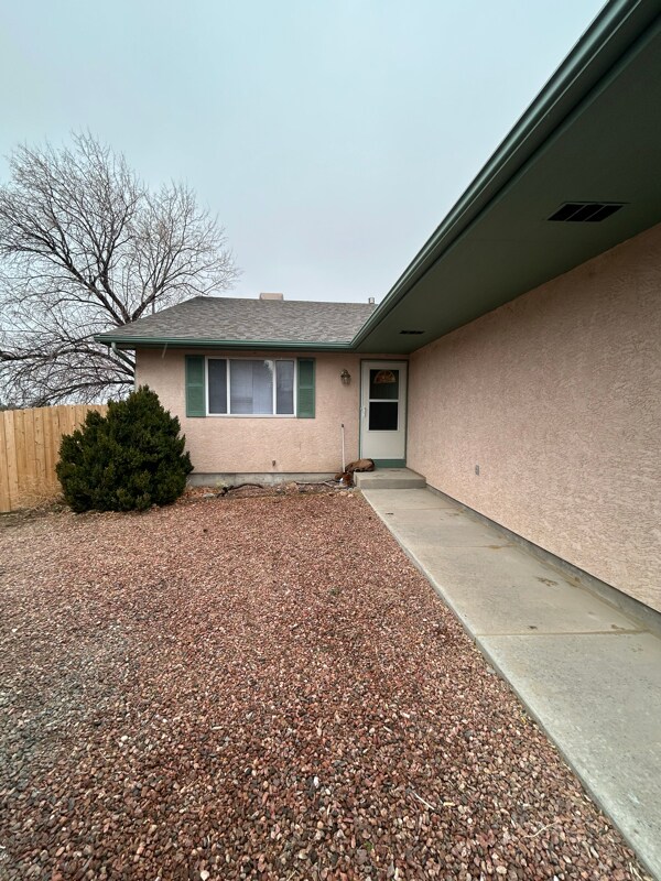 Building Photo - 895 S Knox Dr