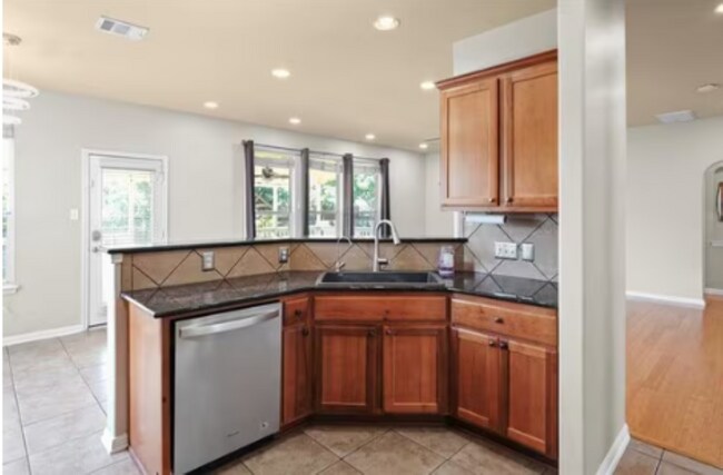 Building Photo - Stunning & Elegant Home in Forest Creek with Spacious Living & Prime Location