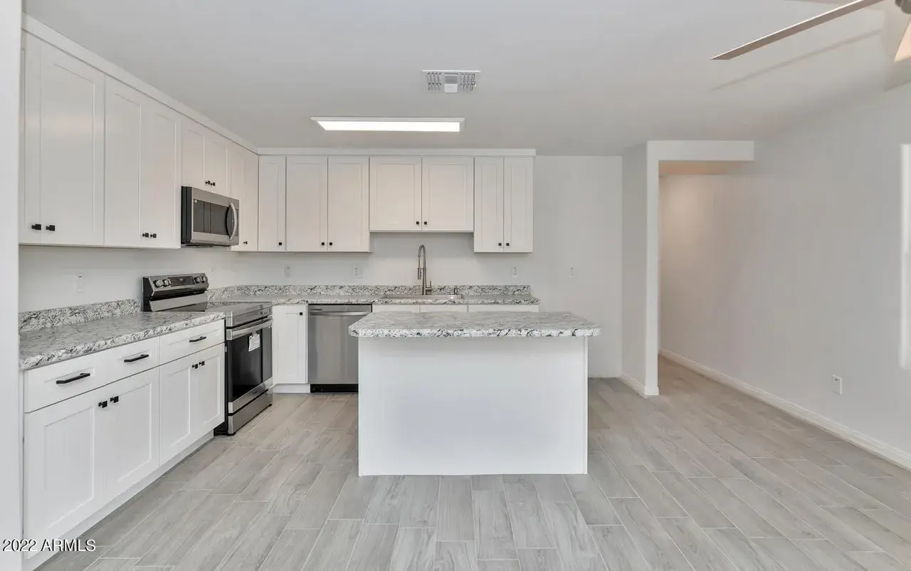 Building Photo - 9208 W Coolidge St