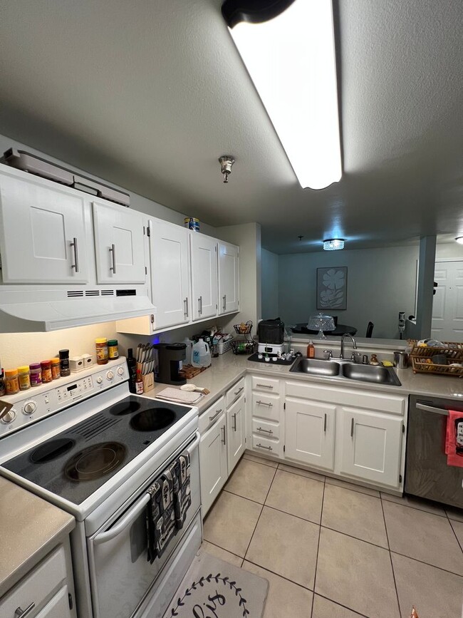 Building Photo - Welcome to Renton Ridge, 3 bed 2 bath with...