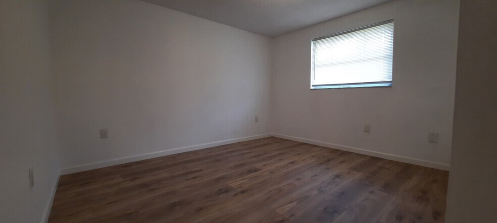 Building Photo - 4951 Elkner St