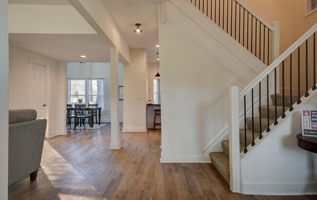 Building Photo - 220 N Monroe Ave