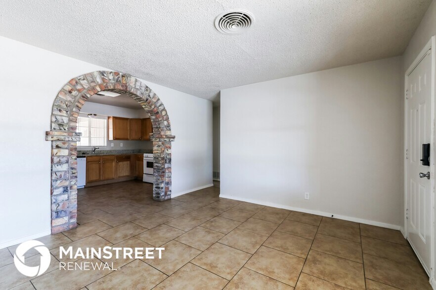 Building Photo - 3743 E Helena Stravenue