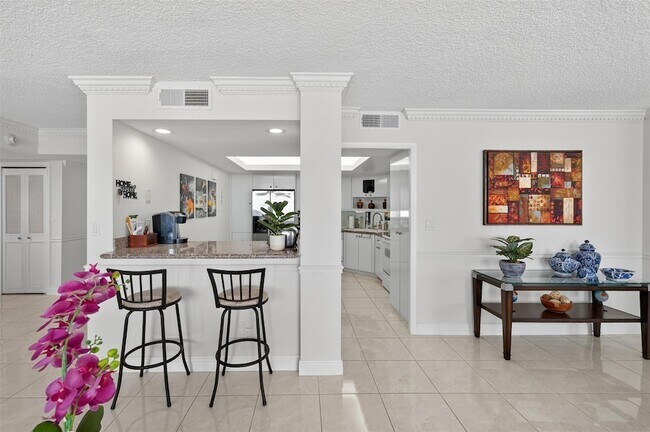 Building Photo - 2100 S Ocean Ln