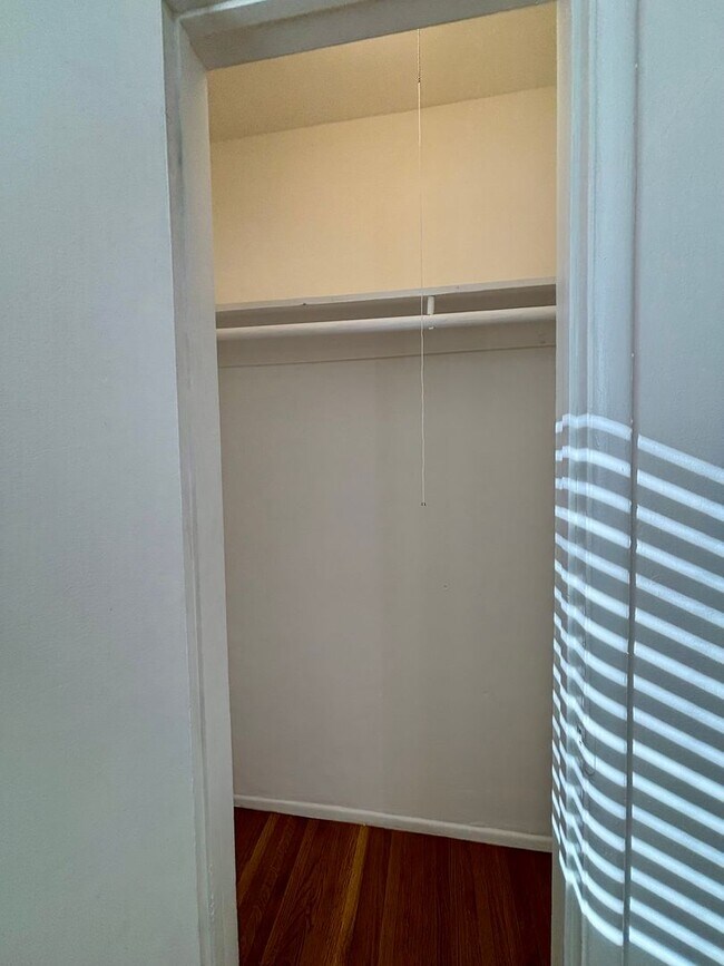 Building Photo - Victory, 1700-1702