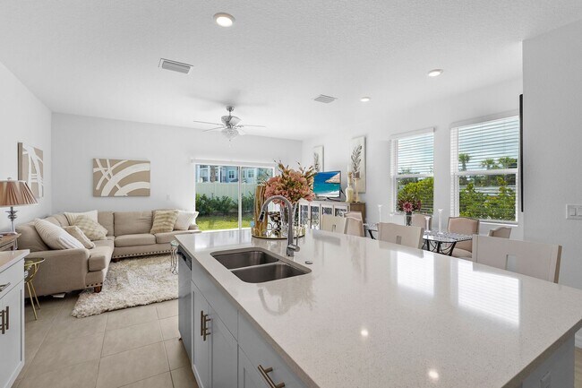 Building Photo - Beautifull Furnished Townhome - Nokomis - ...