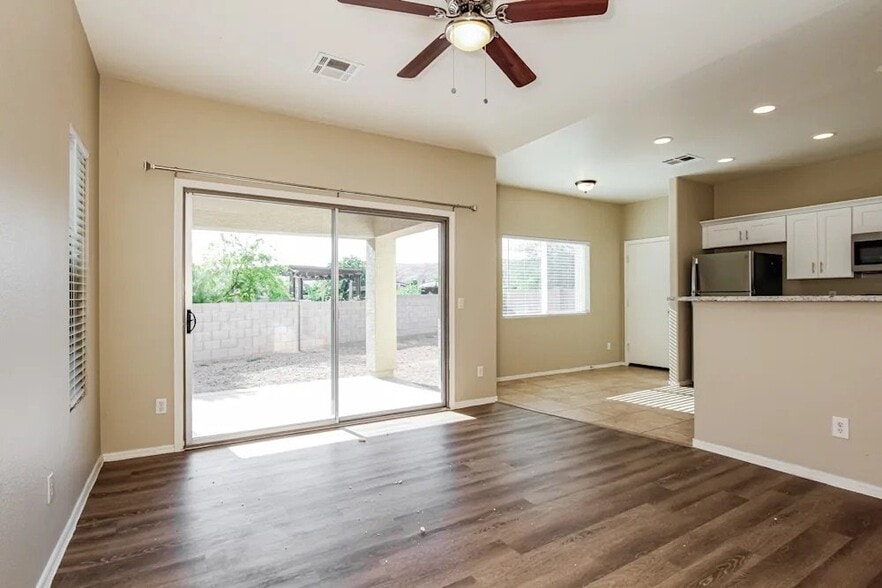 Building Photo - 7215 S 8th Terrace