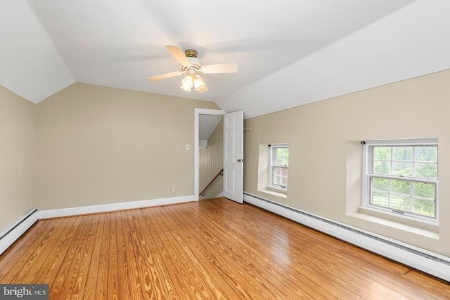 Building Photo - 607 E Wheel Rd